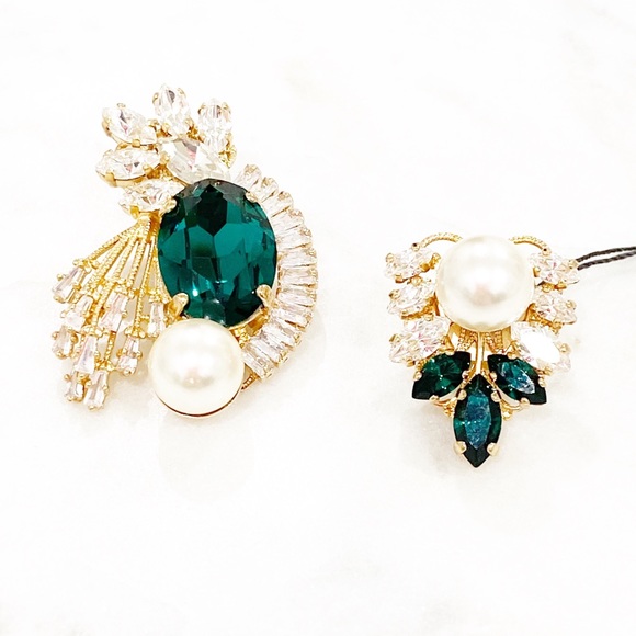 Revolve ANTON HEUNIS Asymmetric Crystal Cluster Mismatch Statement Earrings - Picture 4 of 8